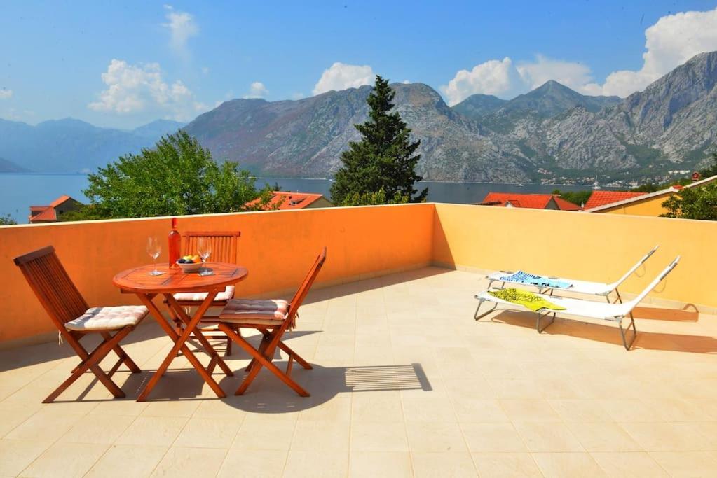 D Apartment Kotor Exterior photo